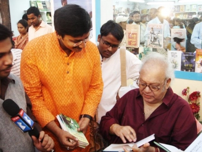 Buddhadeb Guha Signing an Autograph on his book at Kolkata Book Fair